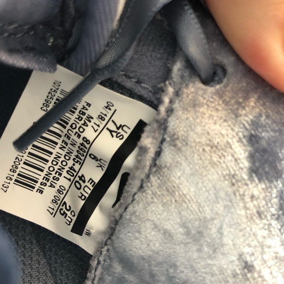 Nike Air Force 1 LV8 Velvet - Picture 4 of 7